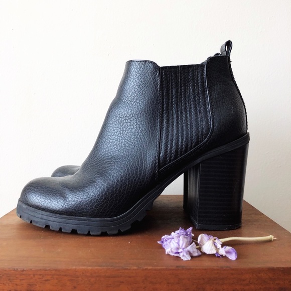 Sam & Libby black Deanna block heel ankle booties - Picture 3 of 6
